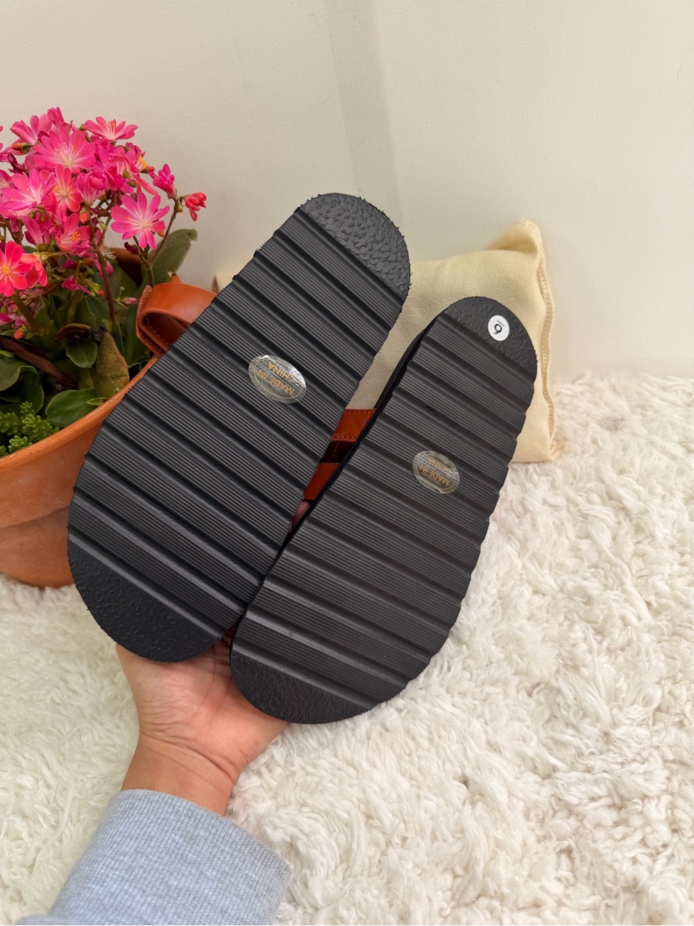 Classic Women’s Slide Sandals in Cognac Brown - Picture 4 of 4